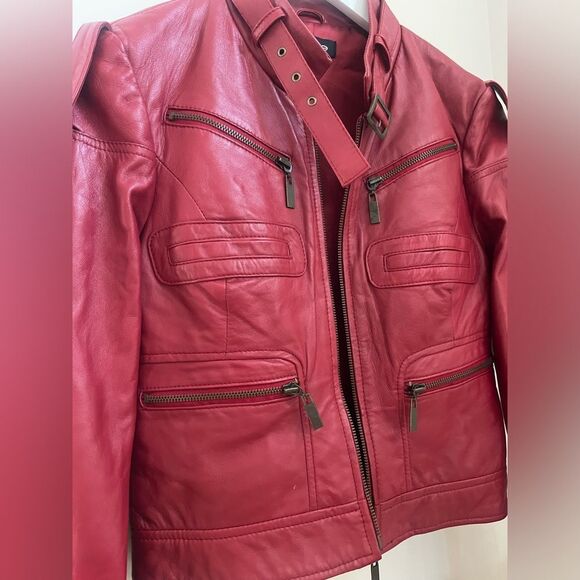 Women's Vintage RED Leather
Moto Jacket By BEBE! Size XS;NWOT! Perfect Condition - Picture 4 of 10